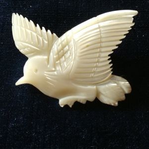 #48 HOST PICK VINTAGE Carved Mother-Of- Pearl Bird in Flight